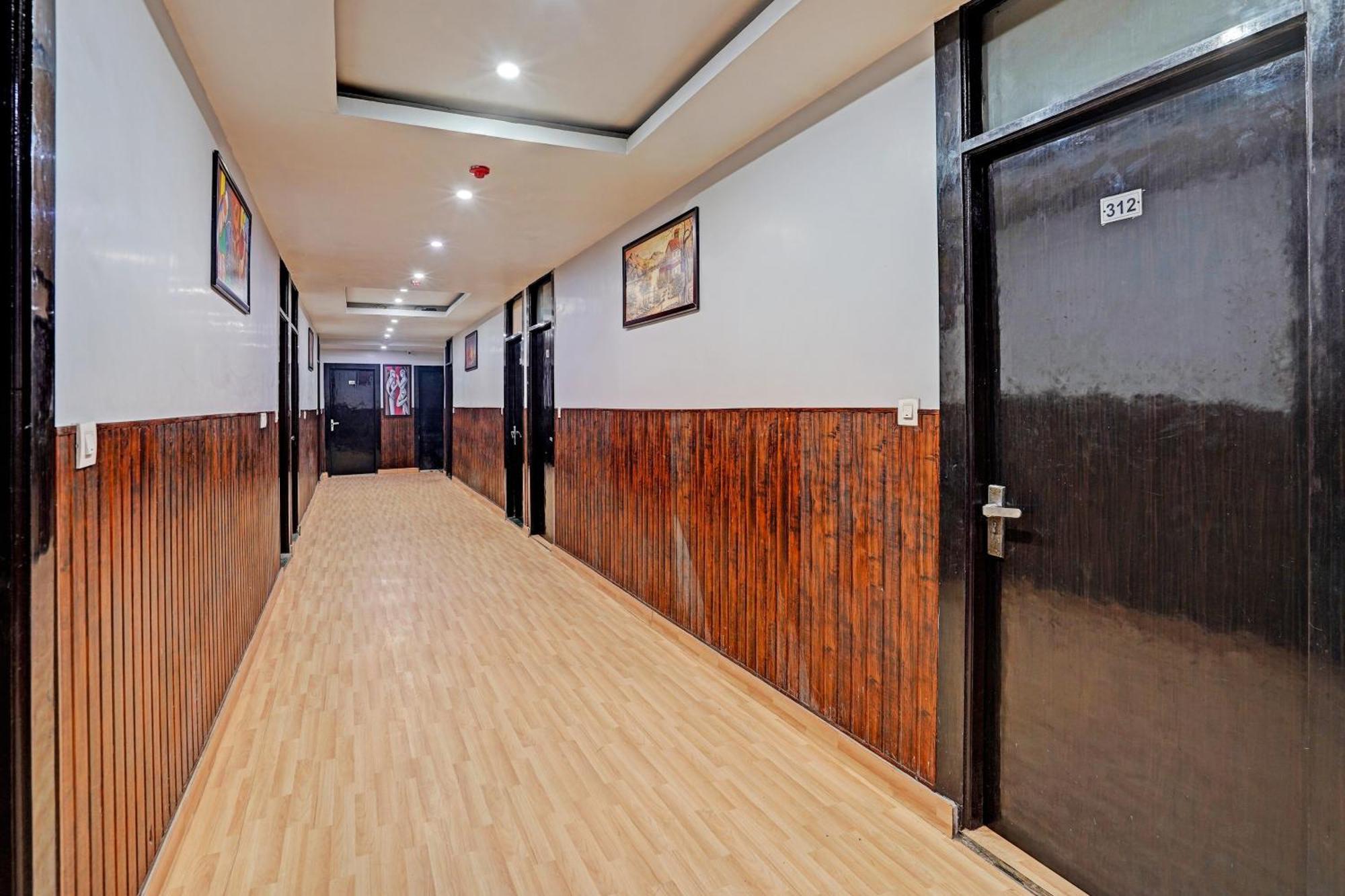 Hotel Collection O Noida Saffron Exterior foto
