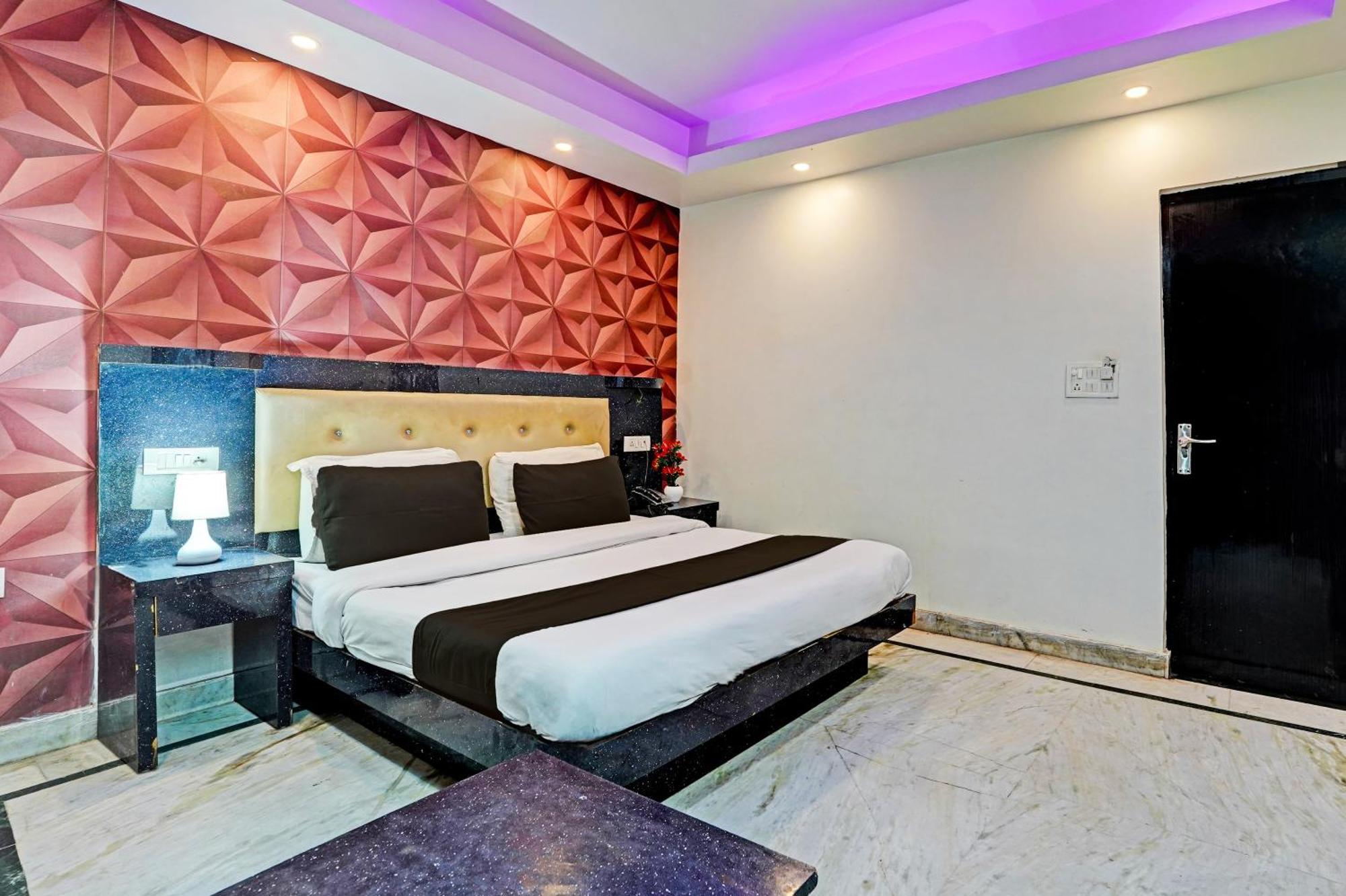 Hotel Collection O Noida Saffron Exterior foto