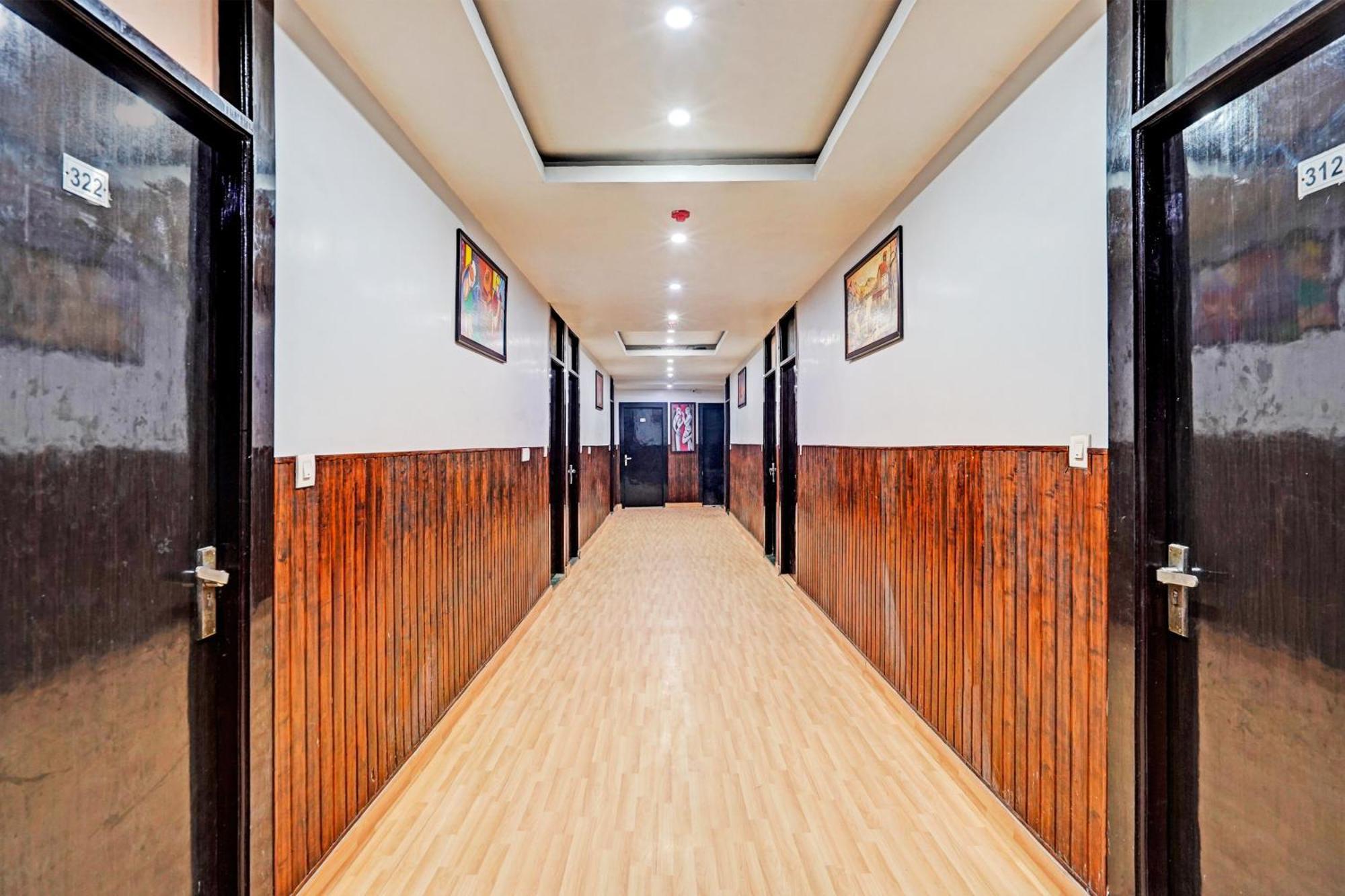 Hotel Collection O Noida Saffron Exterior foto